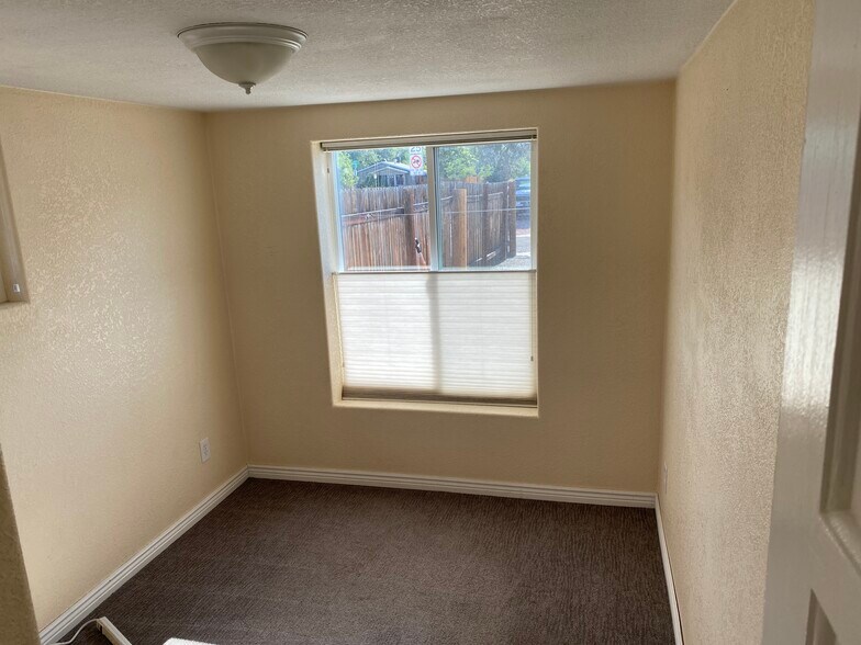 3rd bedroom egress window - 1690 Syracuse St