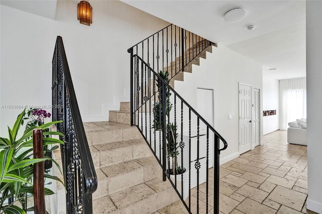 Building Photo - 2851 SW 38th Ct
