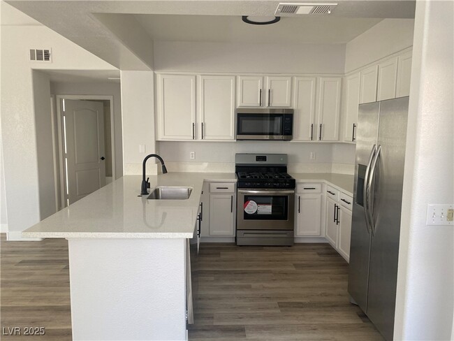 Building Photo - 9901 Trailwood Dr