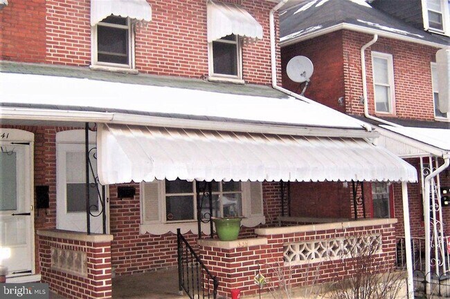 Building Photo - 339 Charles St