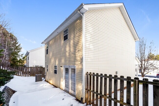 Building Photo - 5012 St Charles Dr