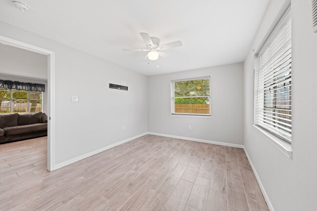 Building Photo - Quaint 1 bedroom cottage in Fort Walton Be...