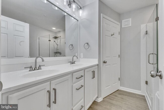 Building Photo - 5980 Kimberly Anne Way