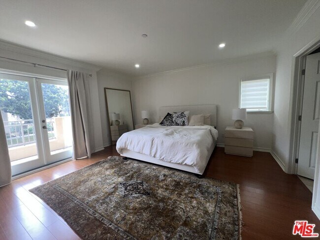 Building Photo - 1000 Granville Ave