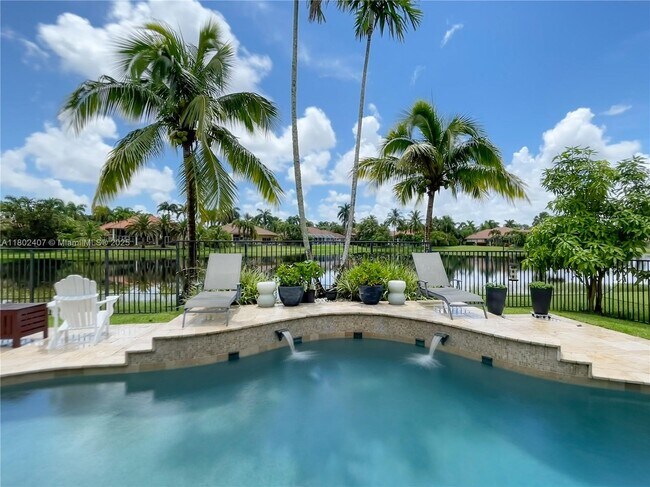 Building Photo - 2708 Meadowood Dr