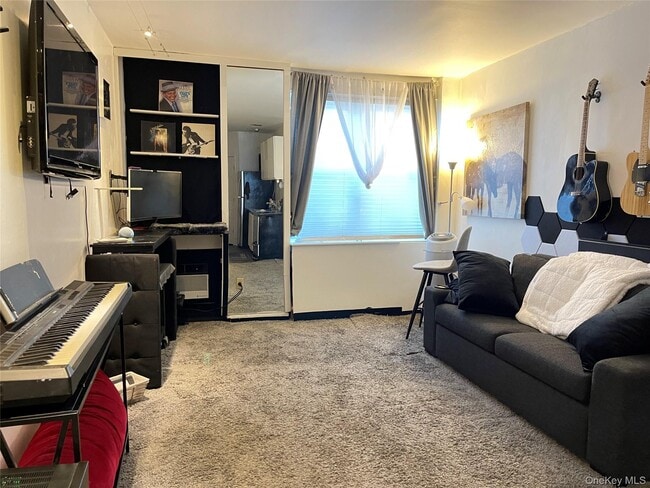 Building Photo - 855 E Broadway