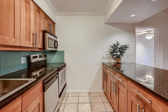 Building Photo - 7685 Northcross Dr