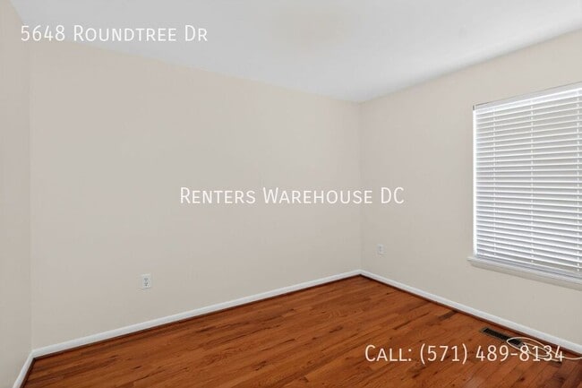 Building Photo - 5648 Roundtree Dr