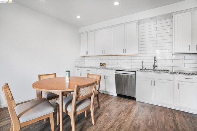 Building Photo - 2600 Wildflower Sta Pl
