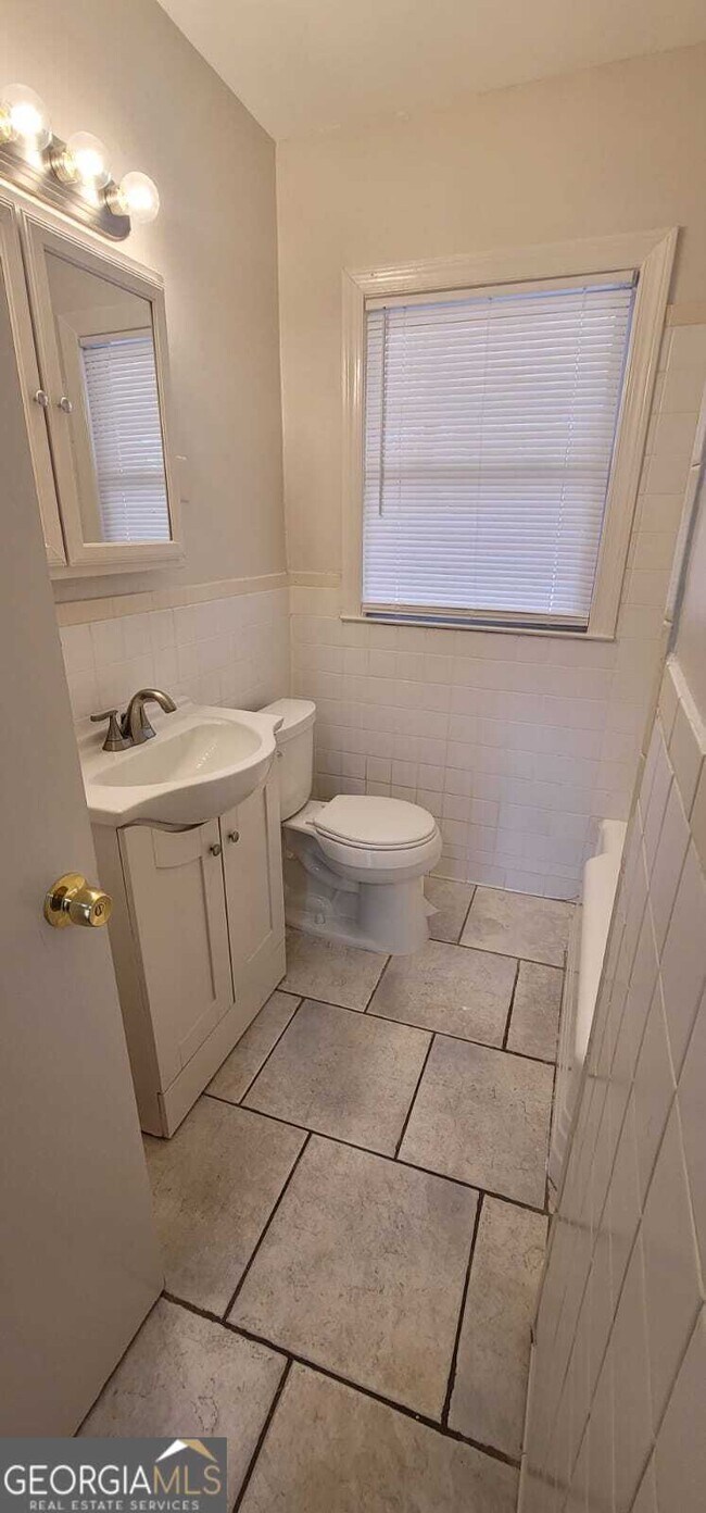 Building Photo - 1753 Fairway Hill Dr SE