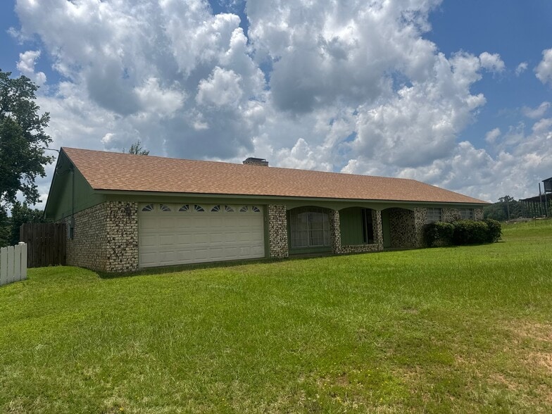 Building Photo - 3404 State Hwy 154 E