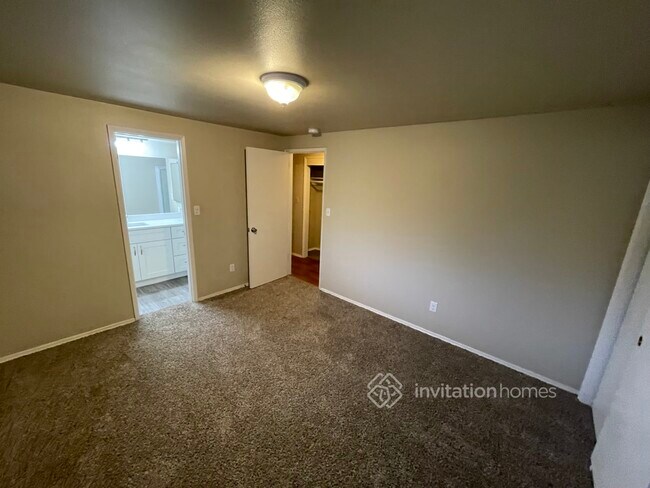 Building Photo - 855 Maplewood Ave