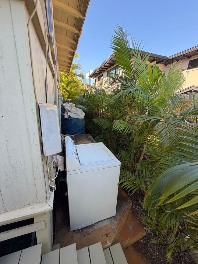 Building Photo - Charming 2-Bedroom Cottage with Private Yard in Kaimuki