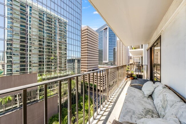 Building Photo - 2BED 2 BATH ALL UTILITIES INCLUDED DOWNTOW...