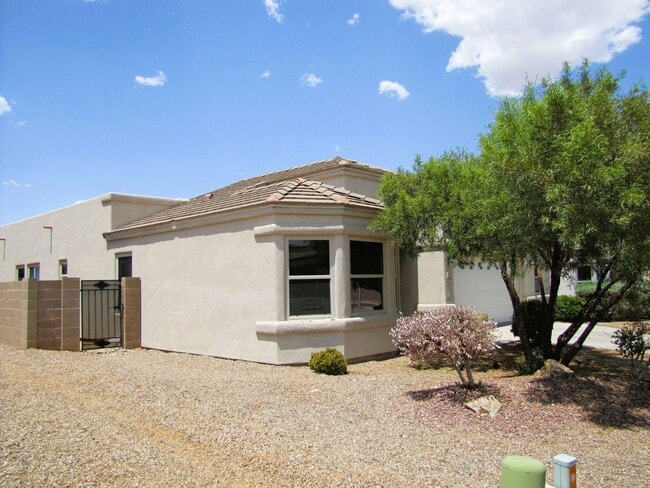 Building Photo - Spacious 3BR/2BA/2.5 CG, 2167 sq.ft. renta...
