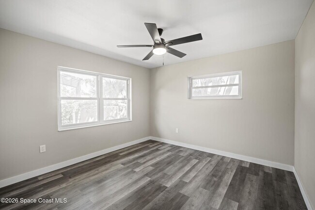 Building Photo - 1137 Delmar Terrace