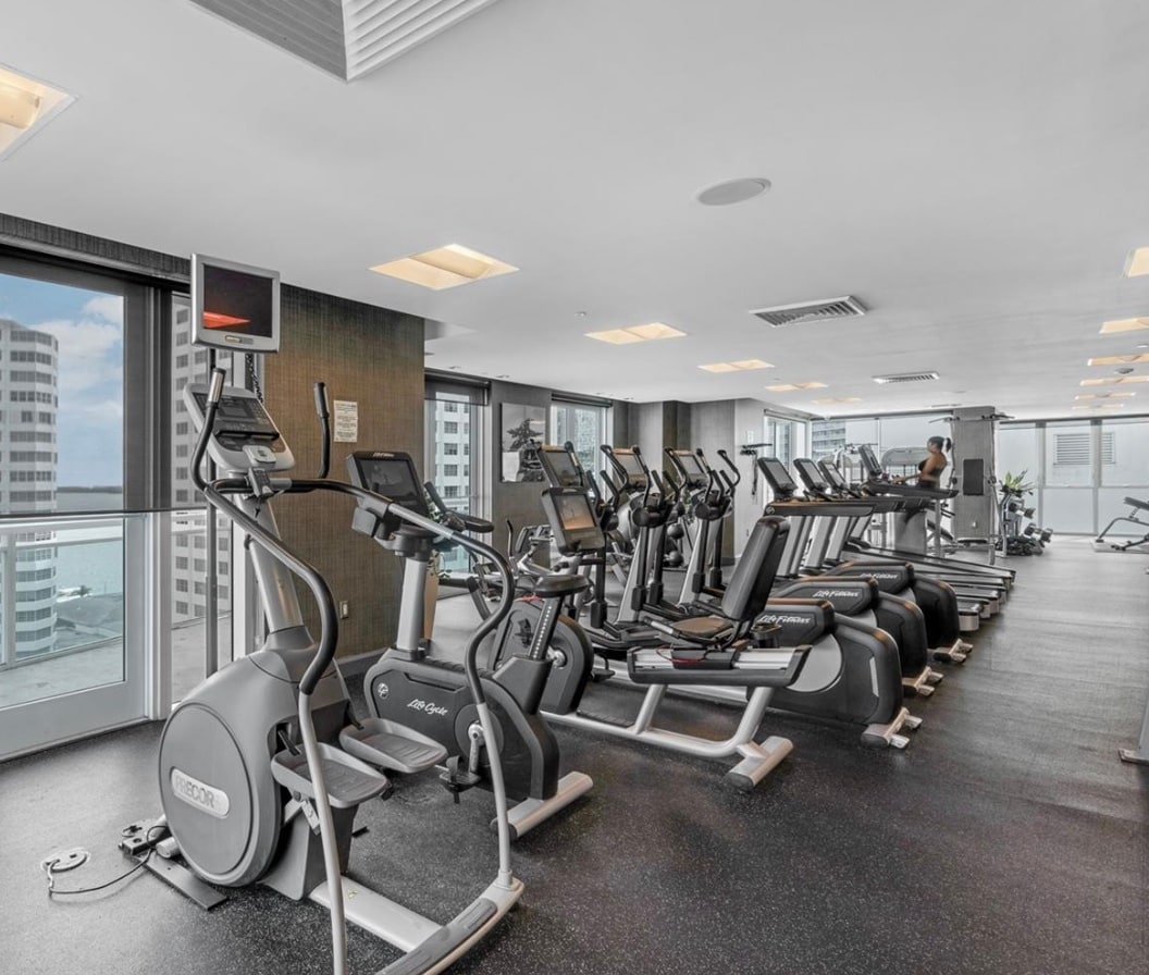 Building Photo - 950 Brickell Bay Dr