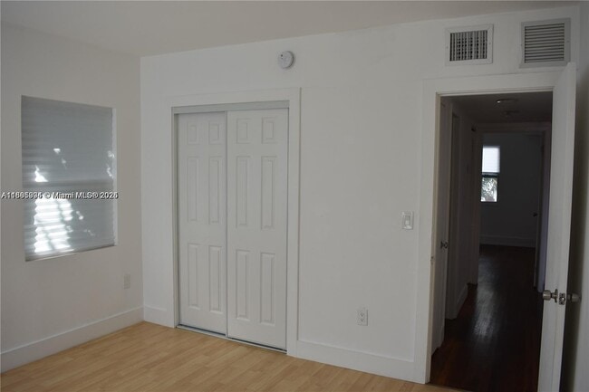Building Photo - 9760 Bay Harbor Terrace