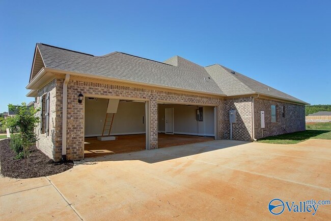 Building Photo - 17240 Stonegate Dr