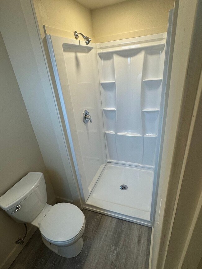 Building Photo - 2 Bedroom Apartment in Camellia Park
