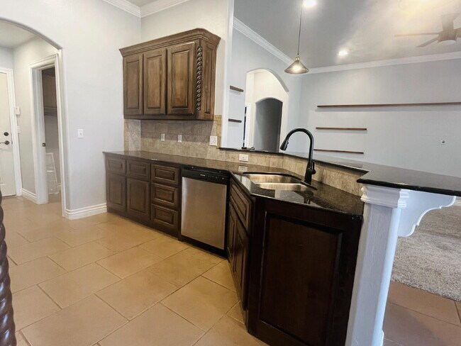 Building Photo - Charming 4-Bed, 2-Bath Home in Yukon - Gated Community in Mustang Public School District!