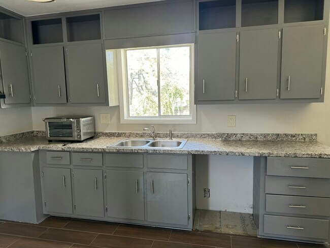 Building Photo - 1690 Spoonbill Rd