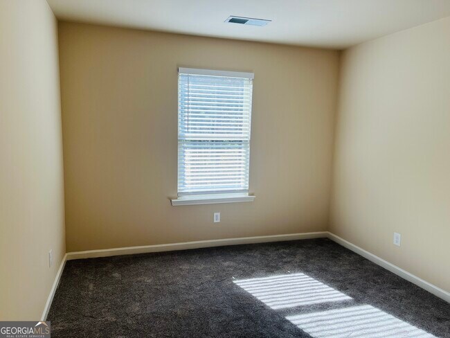 Building Photo - 261 Stillwood Dr