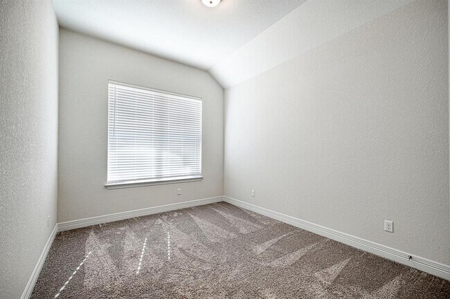 Building Photo - 126 Russet Trl