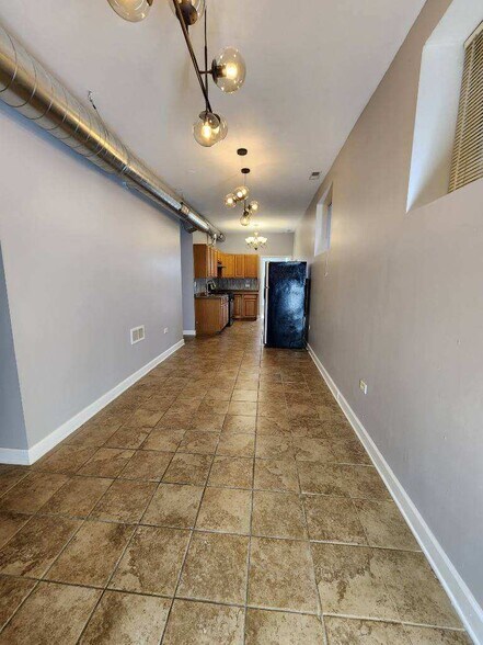 Building Photo - 1451 N Hamlin Ave