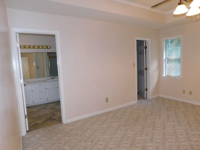 Building Photo - 3 Bedroom Home in Pebble Creek Subdivision