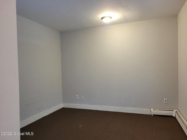 Building Photo - 72 Grand St