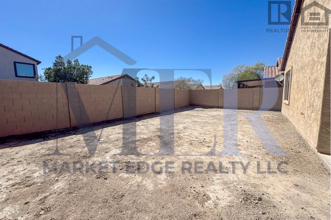 Building Photo - 3Bed/2Bath House in Buckeye! Ready for Immediate Move-In! -- FENCED-IN YARD!