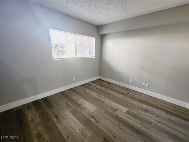 Building Photo - 2750 S Durango Dr