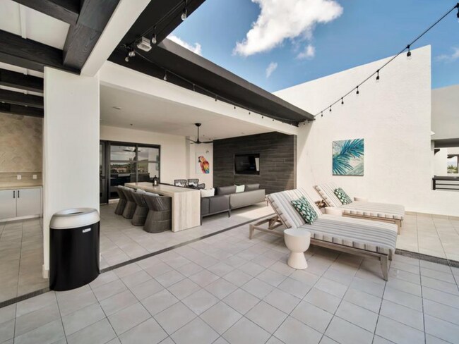 Building Photo - 8450 NW 102nd Ave