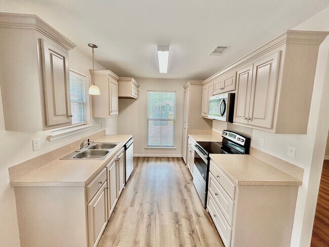 Building Photo - Beautiful New Construction Home in St. Gab...