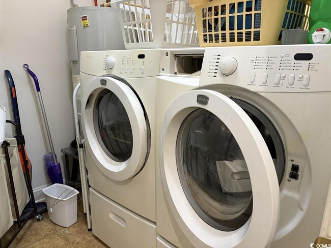 Building Photo - 991 Wrigley Dr