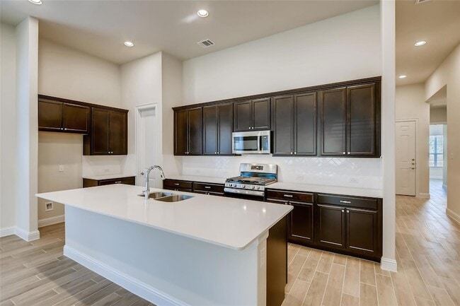 Building Photo - 601 C-Bar Ranch Trl