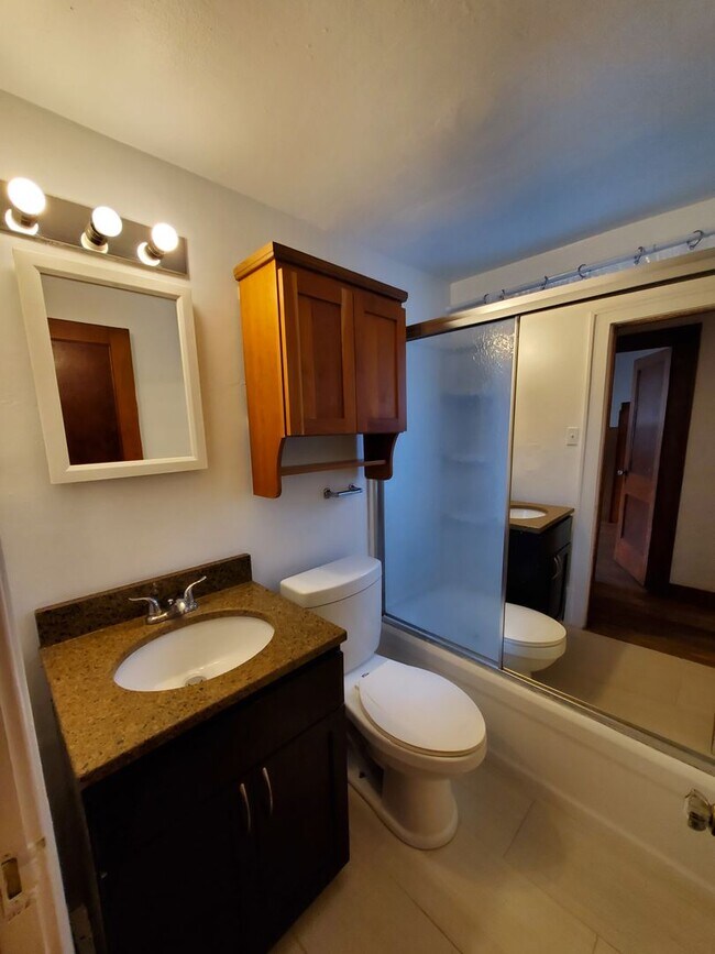Building Photo - FOR RENT- Large Home with Fenced in Yard n...