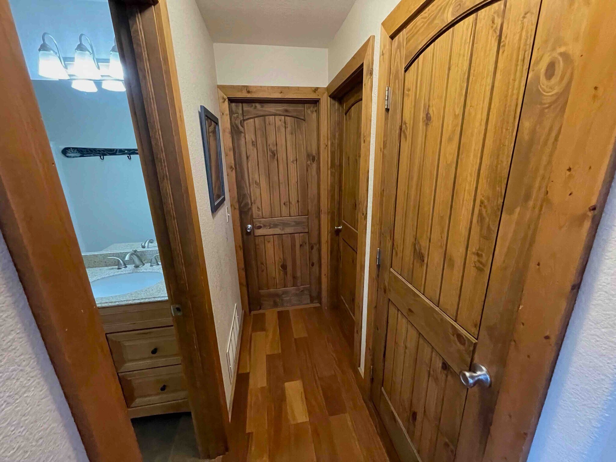 Building Photo - 511 N Aspen St