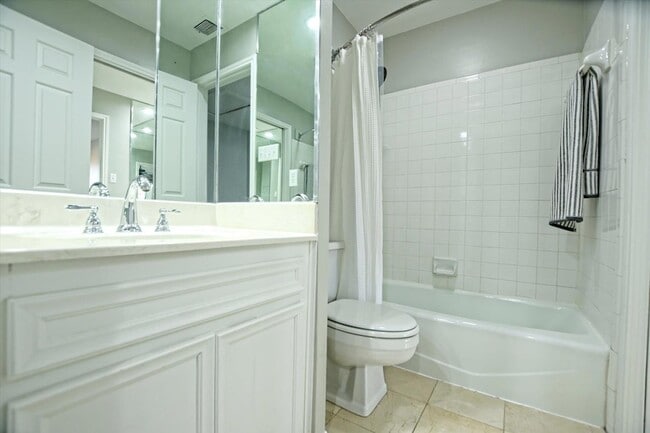 Building Photo - 641 W 31st 1/2 St