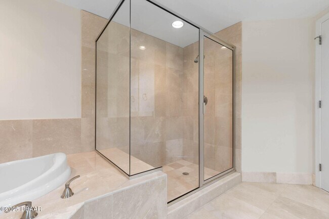 Building Photo - 241 Riverside Dr