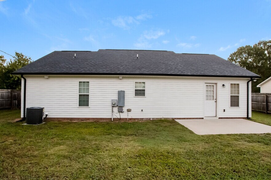 Building Photo - 584 Jackson Terrace SW