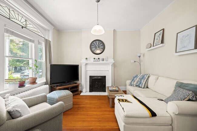 Building Photo - 1719 Hanover Ave