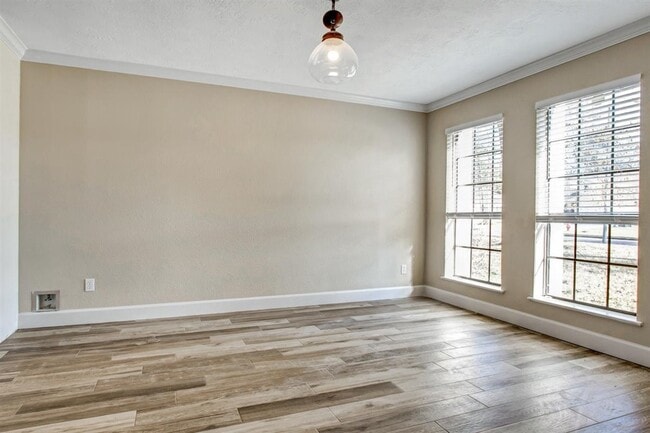 Building Photo - 505 Foxmeadow Ln
