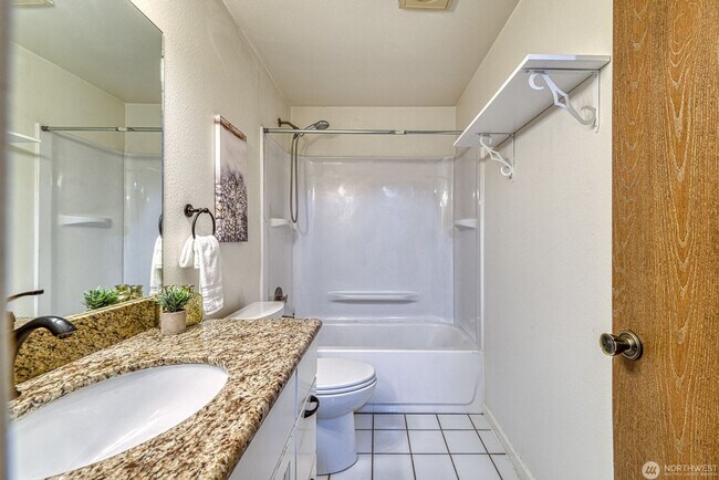 Building Photo - Union Bay Condo 2 bed/1 bath