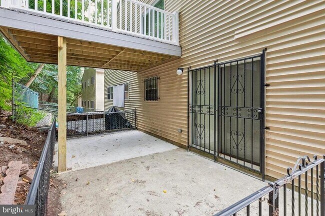 Building Photo - 223 Parker Ave