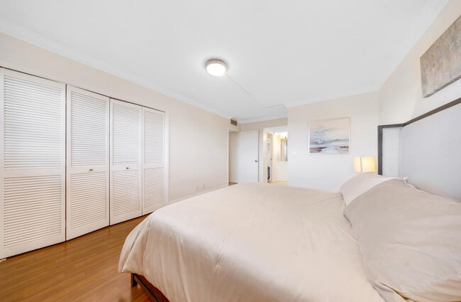 Building Photo - 575 Oaks Ln