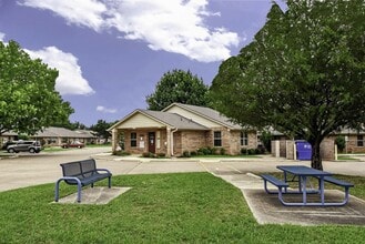 Building Photo - 417 E Main St