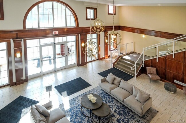 Building Photo - 10 Byron Pl