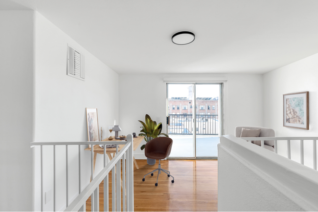 Building Photo - 1827 Wilcox Ave